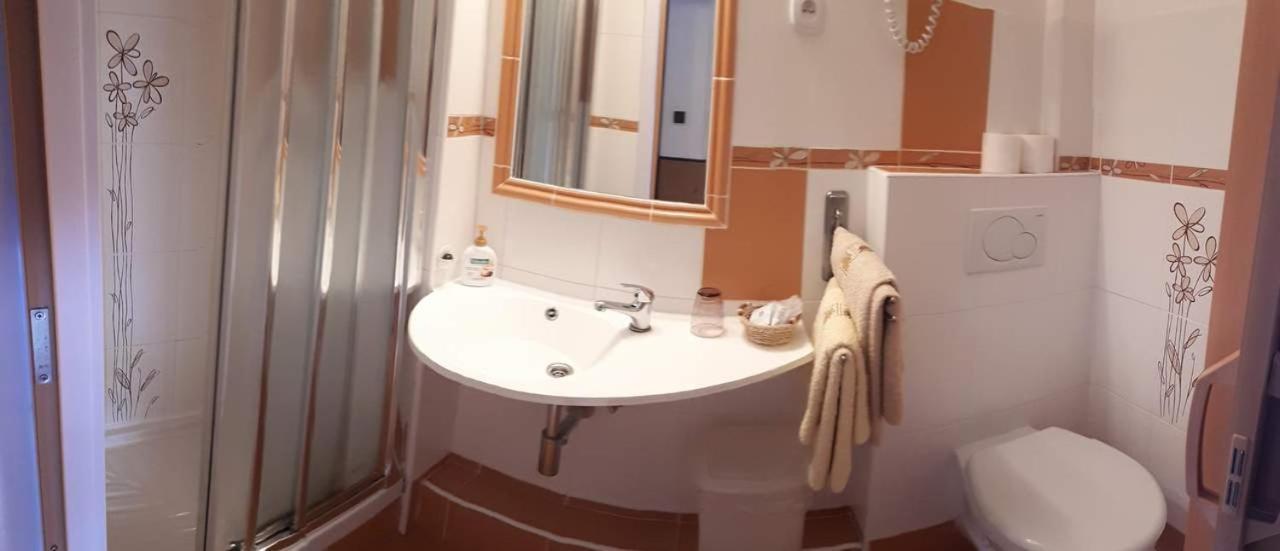 Pension U akátu Praha Bagian luar foto